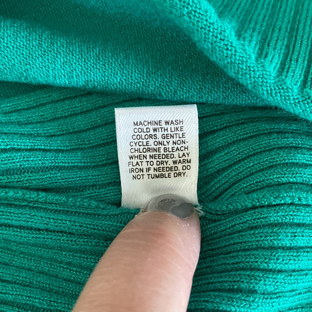 EXPRESS DESIGN STUDIO Green V-Neck Sweater L - Picture 7 of 7